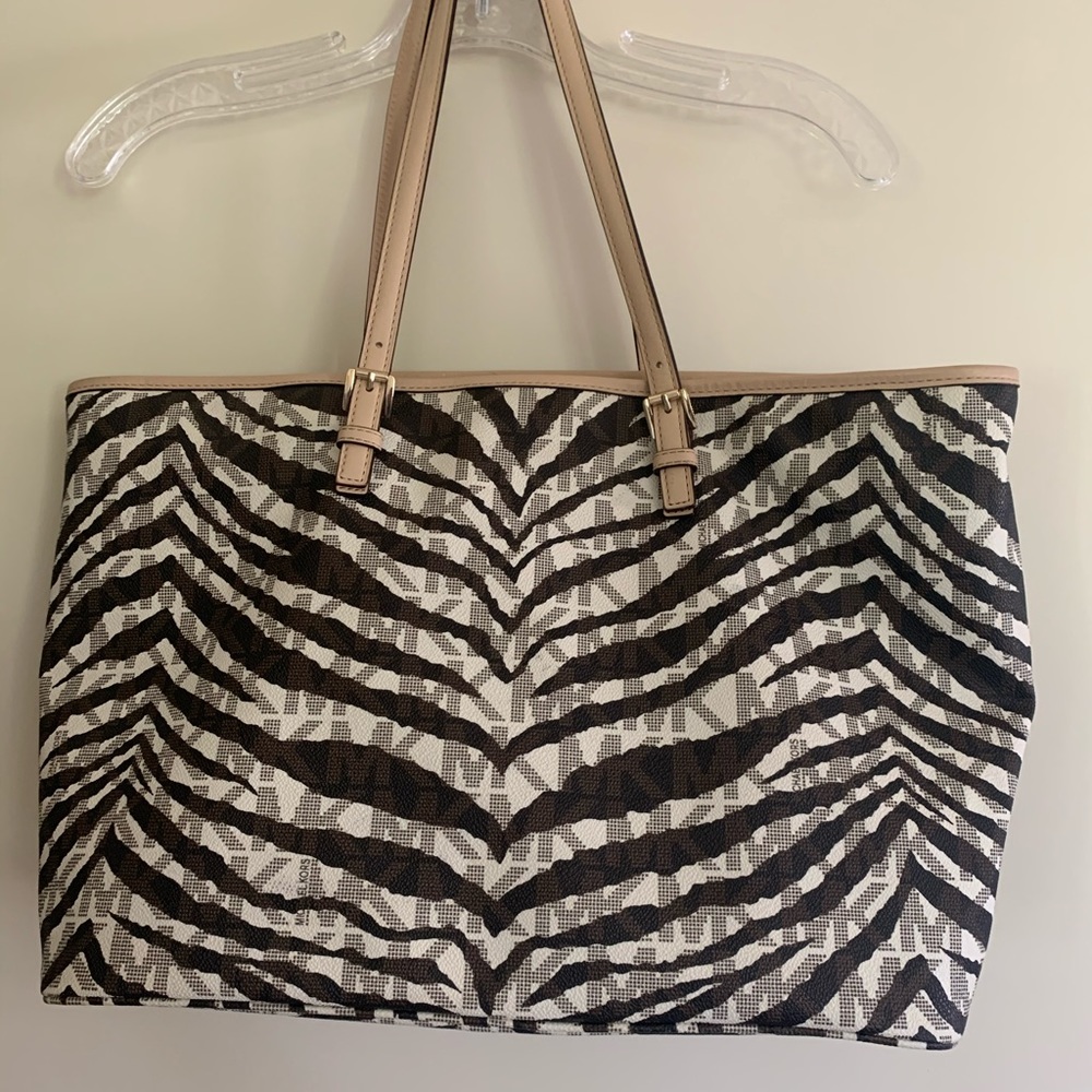 MK tote. padded compartment perfect for a laptop